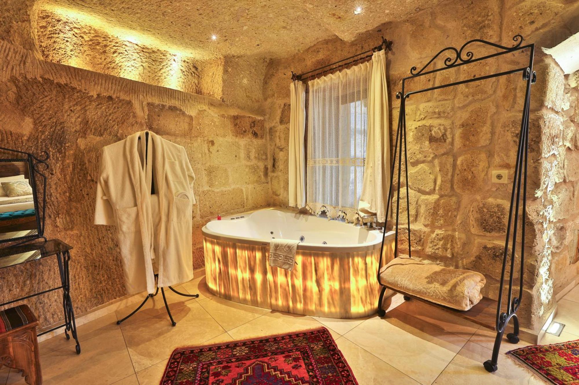 Divan Cave House 4*